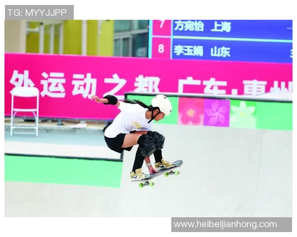 粉色足球明星头像女真人展现青春活力与运动魅力的完美结合