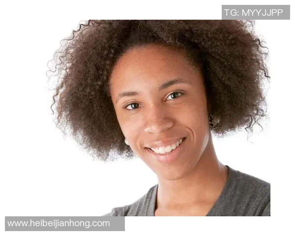 笑脸头像下的足球明星女生展现青春活力与运动魅力